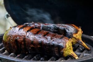 Przepisy na pieczonego całego bakłażana
