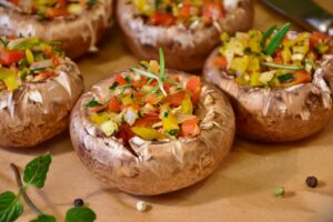 Najlepsze przepisy na pizzę z dodatkiem grzybów: Wyjątkowe połączenia smakowe