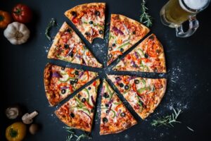 Przepisy na 4 rodzaje pizzy, które sprawią, że ślinka cieknie