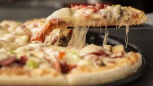 Przepisy na przekąski z serem feta: Świeże i wyraziste w smaku