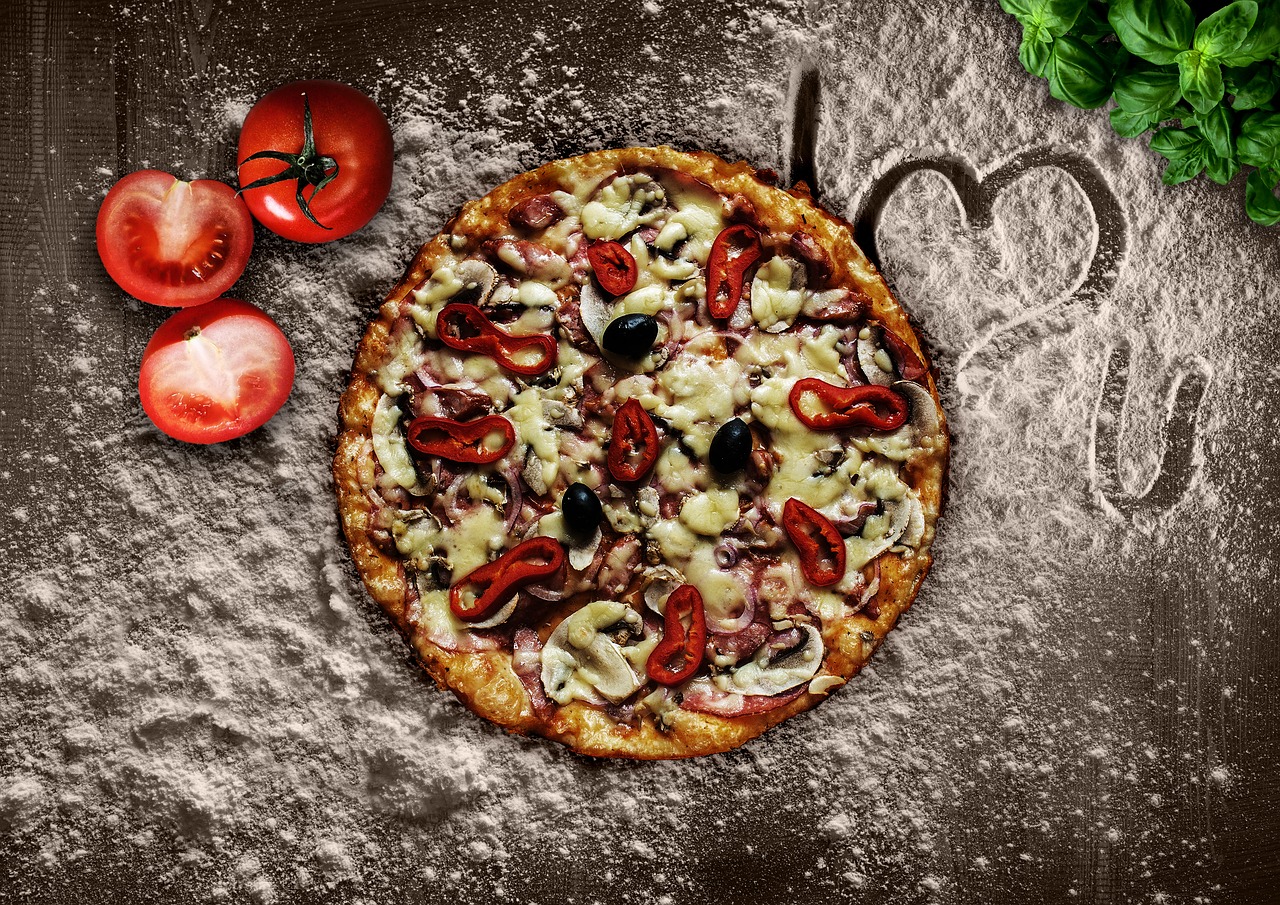 Pizze z dodatkiem tradycyjnych włoskich wędlin: Klasyczne smaki Italii