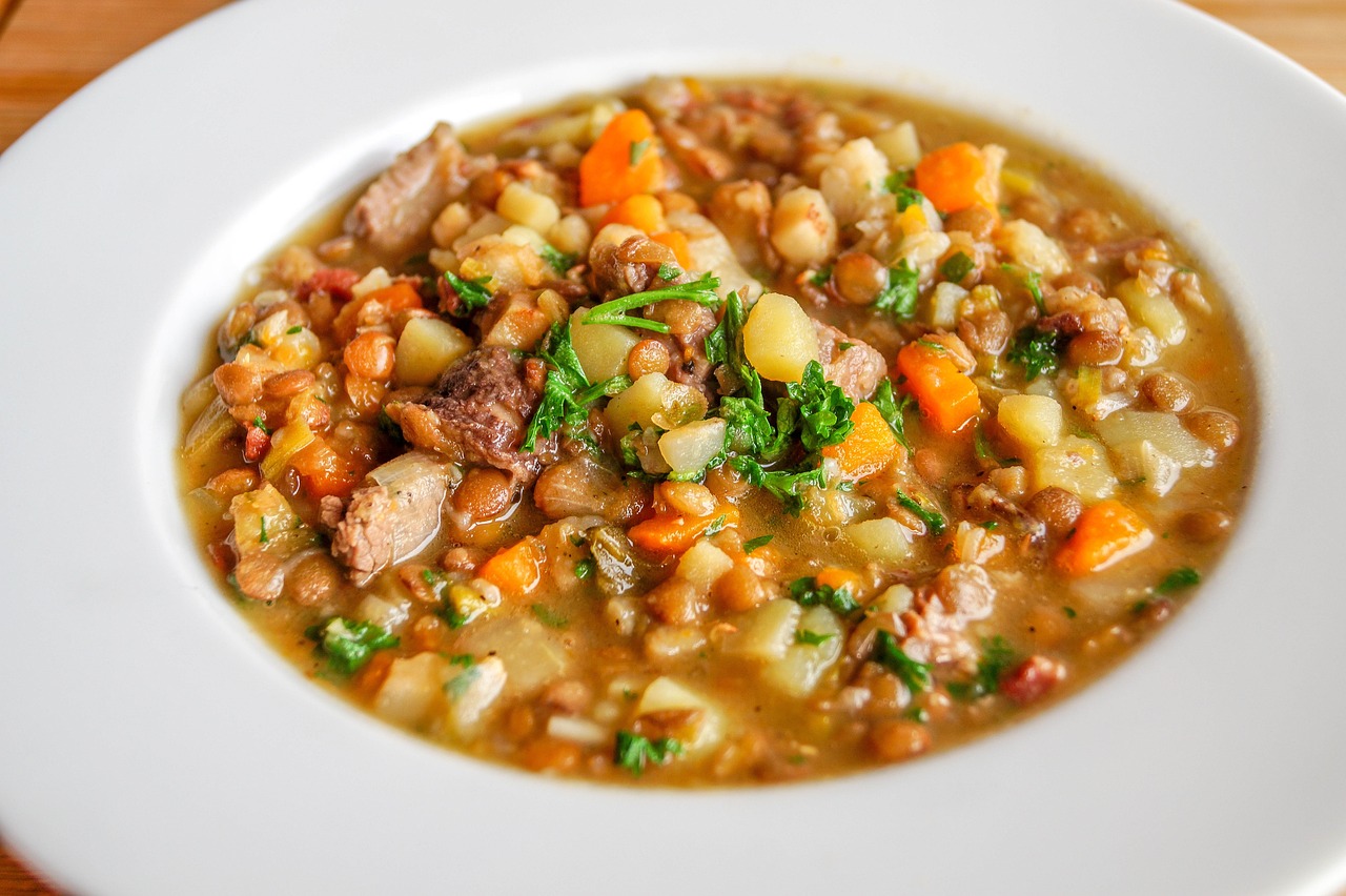 Kwaśna zupa jest zdrowym i pysznym daniem